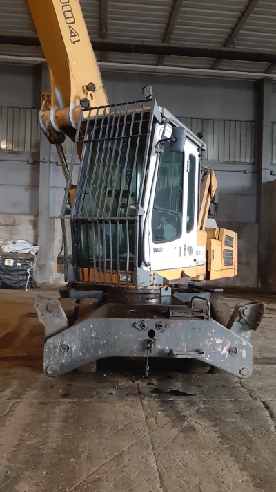 Liebherr 904