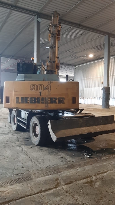 Fig.2: Liebherr 904